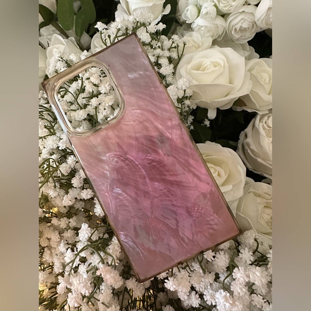iPhone 13 Pro FLAUNT case, same as Taylor Swift.
